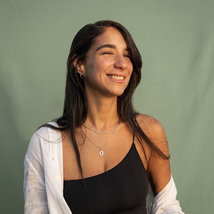 Rita Gitman, founder of RitIvrit, teaching Living Hebrew